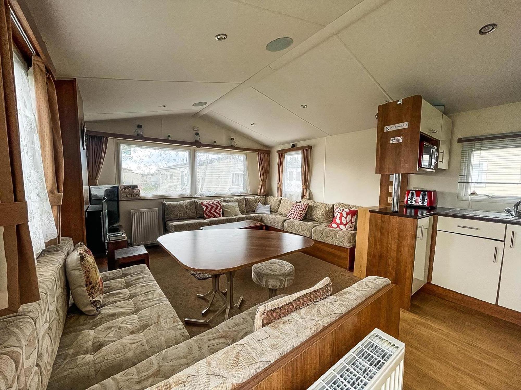Great 8 Berth Caravan For Hire At St Osyth Beach In Essex Ref 28123Gc Clacton-on-Sea Exterior foto