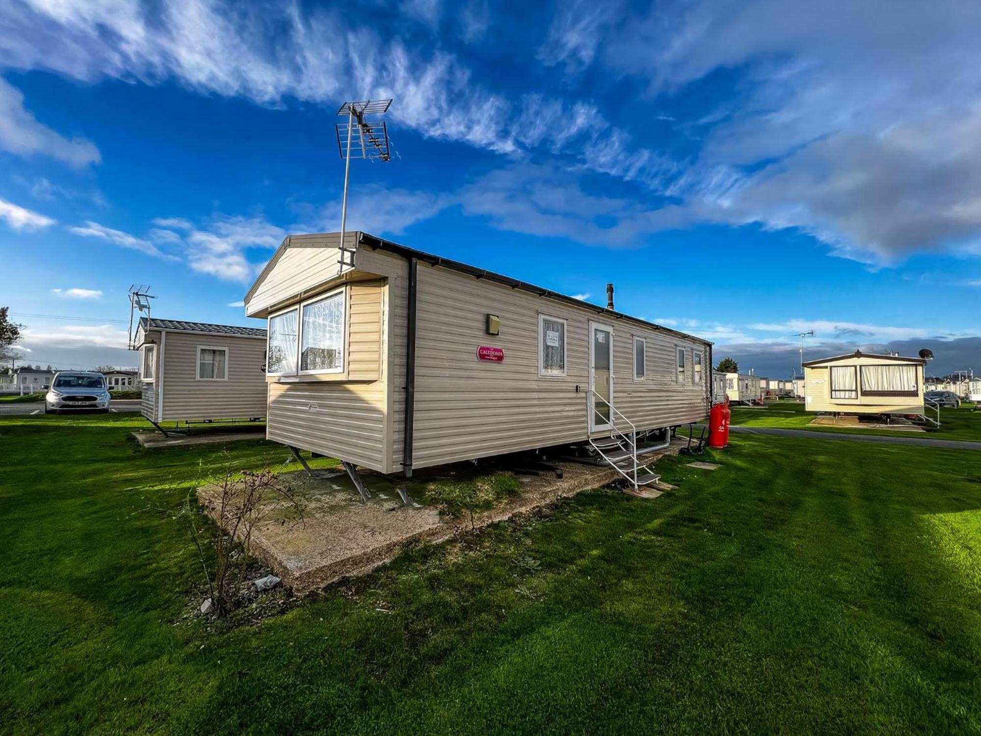 Great 8 Berth Caravan For Hire At St Osyth Beach In Essex Ref 28123Gc Clacton-on-Sea Exterior foto