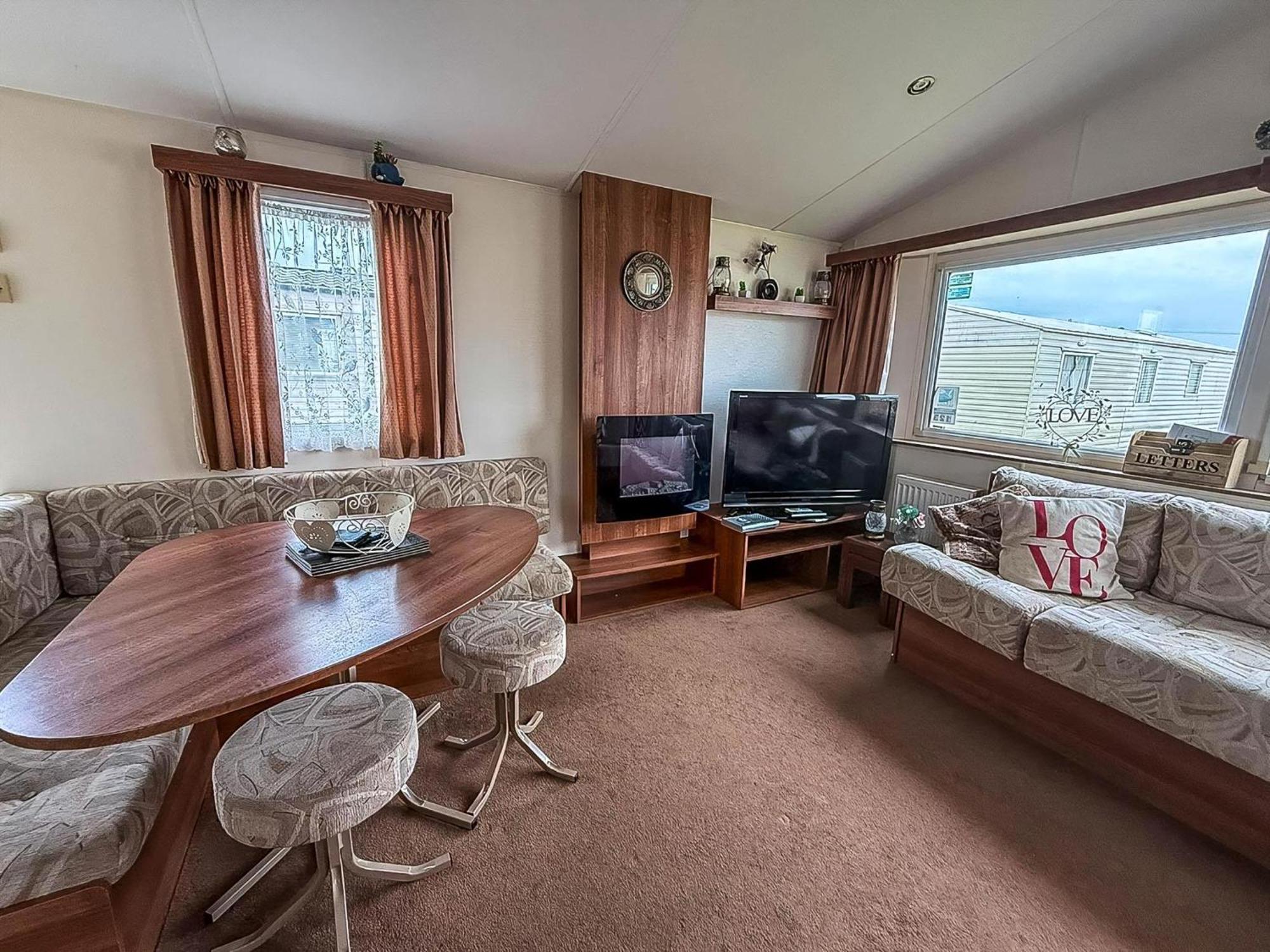 Great 8 Berth Caravan For Hire At St Osyth Beach In Essex Ref 28123Gc Clacton-on-Sea Exterior foto